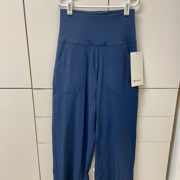 SOLD - Lululemon Align Wide Leg Crop Size 2 NWT - Picture 5 of 6